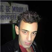 Donne cours de piano de chant et tout instruments de musique ordinateur synthétiseur boîte à rythmes mixage percussions batterie flûte guitare basse etc. à mon domicile