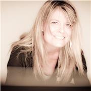 Sono italo-tedesca , con diploma universitario di interprete e traduttrice ,impartisco lezioni di tedesco, di conversazione , di preparazione ad esa