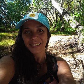 Profesora universitaria en comunicación social y docente de lengua castellana y literatura imparte clases de español aplicado