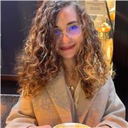 Je donne des cours particuliers niveau primaire, collège et lycée en toute matière mais je suis spécialisée en anglais, math, physique, chimie et SVT