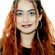 Profesora titulada en el C1 Advanced Exam, actualmente estudiando el C2. Tengo experiencia dando clases a niños pequeños. Clases online disponibles