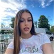 Studentessa che ha voglia di aiutare nei compiti!