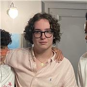 Étudiant gallois natif enseigne l'anglais de la primaire au lycée, pour du soutien ou de l'approfondissement.