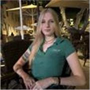 Una chica de 21 años con un nivel de inglés avanzado. Me gustaría darle clases a niños pequeños.