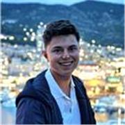 Hey! Mi chiamo Riccardo, ho 21 anni e mi sto per laureare in economia alla Bocconi. Fin dai tempi del liceo scientifico mi è sempr