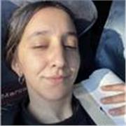 Profesora de español imparte clases para todas las edades