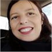 Laureata in Lettere impartisce lezioni di storia