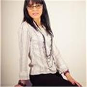 Profesora de francés, inglés, español y ruso, nivel bilingüe en los 4 idiomas, licenciada en Filología Francesa e Inglesa .