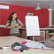 Soy bilingüe español/francés, son las dos lenguas que habla mi familia.
 Je suis bilingue espagnol/français, ce sont les deux langues parlées par ma famille
