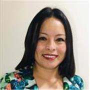 Apoyo escolar para niños de primaria fomentando habilidades emocionales