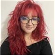 Profesora de inglés ofrece apoyo para niños de Educación Primaria para realizar sus tareas y avances