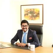 Legal professional providing lessons in commercial law to students that need help