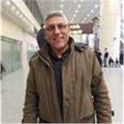 j'enseigne l'anglais pour les débutants en ligne car j'ai une expérience de plus de 35 ans dans les écoles publiques et privés Algériennes  et actuellement je réside en Algérie. 