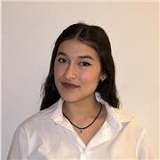 Diplomata al Liceo Classico con il massimo dei voti, offre lezioni private di Latino, Greco, Inglese e Italiano