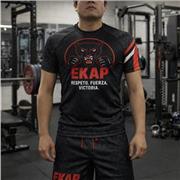 Maestro en artes marciales y futbol con experiencia amateur y profesional