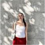 Estudiante 2º Bach responsable, paciente y entusiasta. Daré clases de inglés a estudiantes que necesiten refuerzo o mejorar.