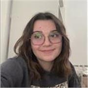Je donne des cours pour des élèves de niveaux primaire et collège, en fonction des besoins. 