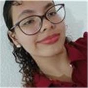 Maestra de apoyo escolar para niños en modalidad virtual