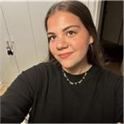 Profesora de inglés apta para niños menores de 18 años