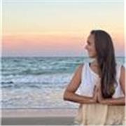 Doy clases de yoga con herramientas holisticas
