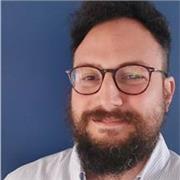 Tutor con esperienza multidisciplinare offre lezioni online di lingue, materie scientifiche e umanistiche
