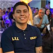 Maestro de inglés bilingüe que convierte cada clase en una experiencia divertida, práctica y enfocada en hablar inglés