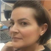 Buenos días, 
Soy nativa francés y con más de 13 años en un sector bancario.