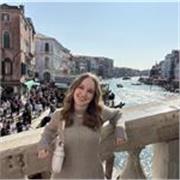 Studentessa di conservatorio offre lezioni di pianoforte