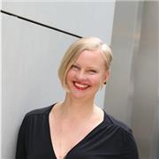 Raimonda – International erfahren, einfühlsam, spezialisiert auf Potenzialentwicklung.