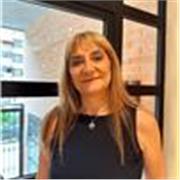 Mujer 52 años. Con carrera universitaria. Imparte clases, para alumnos de primaria