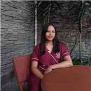 Profesora con experiencia en clases para niños