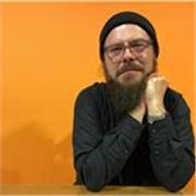 Profesor de Filosofía con formación universitaria y amplio conocimiento del temario de la EBAU.