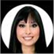 Profesional de administración que imparte clases de administración y logística