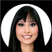 Profesional de administración que imparte clases de administración y logística
