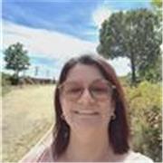 Profesora con experiencia impartiendo educación para adolescentes y adultos. 