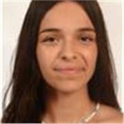 Profesora con el título del Bachillerato Americano que busca compaginar el trabajo y los estudios ayudando a otras personas