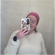 Joven de casi 25 años que se le da bien las lenguas y podría ayudar a otros a entenderla. 