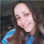 Soy una persona muy alegre y cariñosa lo que hace que los niños se sientan cómodos conmigo