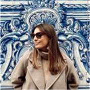 Profesora Graduada en Historia del Arte y con Máster de Educación Secundaria. Imparto clases tanto de Historia como de Historia del Arte a todas las edades. 