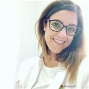 Una maestra implicada, con ganas de ayudar y cambiar el sistema para que todos puedan acceder a ella.