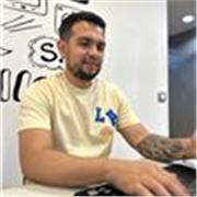 Profesor de español, es mi lengua materna, imparto clases a niños, jóvenes y adultos