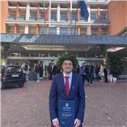 Laureato in ingegneria informatica, offre ripetizioni di matematica e fisica per studenti di scuola media e superiore