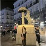 Como una persona atenta y carismática , apta para enseñar a niños de diferentes edades, en las materia de lengua y matemáticas. 