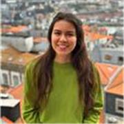 Profesora graduada en Lenguas Extranjeras, con más de 5 años de experiencia impartiendo clases grupales e individuales. 