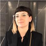 Insegnante di italiano per stranieri impartisce lezioni a singoli o gruppi a tutti i livelli