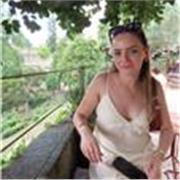 I’m a reliable and hard working person who has experience teaching English in Madrid 
to primary and high school students