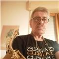 Docente di musica impartisce lezioni di saxophono/clarinetto/armonia