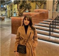 Hola, soy donia tengo 22 años y vivo en valencia, el árabe es mi lengua materna porque soy de libia y hablamos árabe, también hice todos mis estudios académicos en árabe e inglés también tengo un certificado de competencia en inglés académico en gran bret