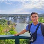 Profesor titulado con más de 10 años de experiencia. 