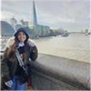 Soy graduada en Filología hispánica. También tengo conocimientos en historia y geografía. 